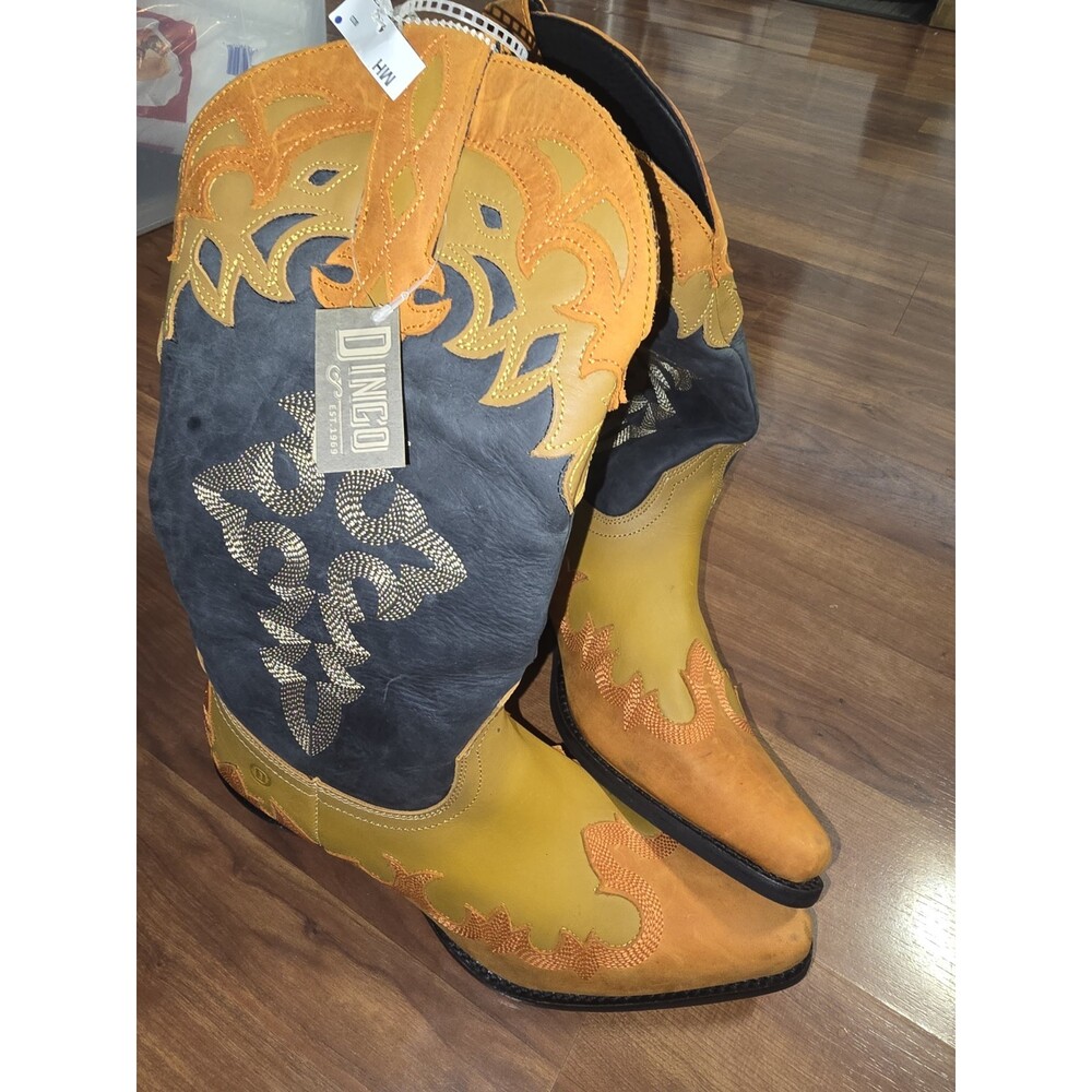 DINGO Women's Statement Leather Flame Detail Western Boots Snip Toe Size 8 NWT - Picture 3 of 16